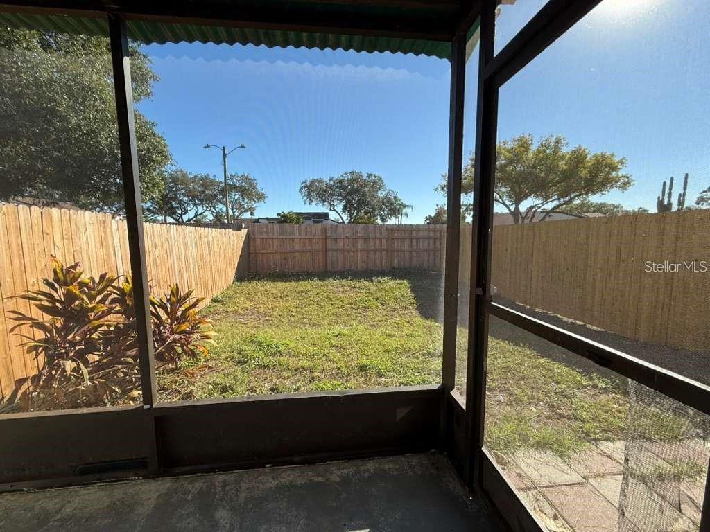 2045 SUNSET GROVE LN — photo 18