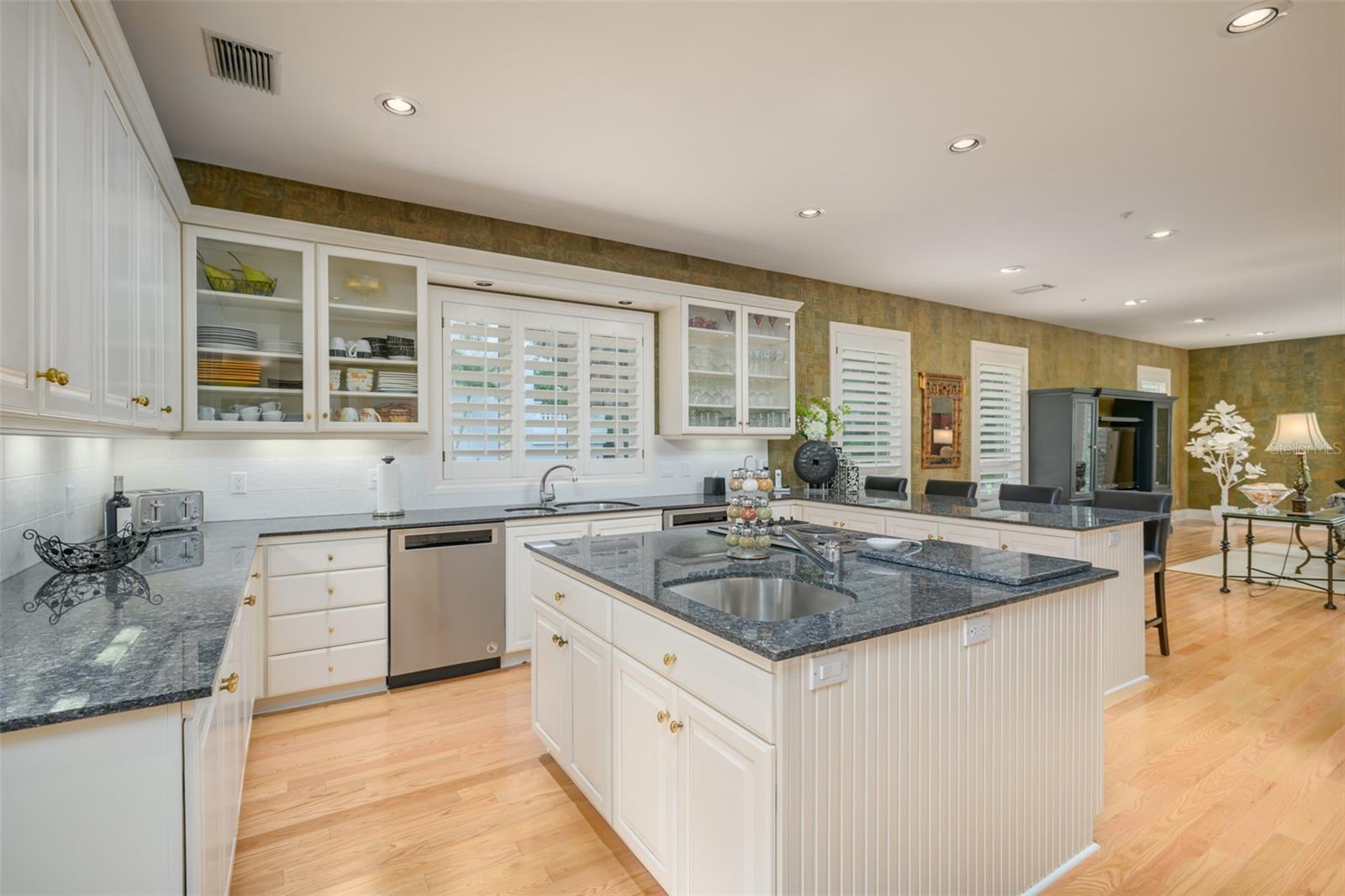 981 LONGBOAT CLUB RD — photo 38