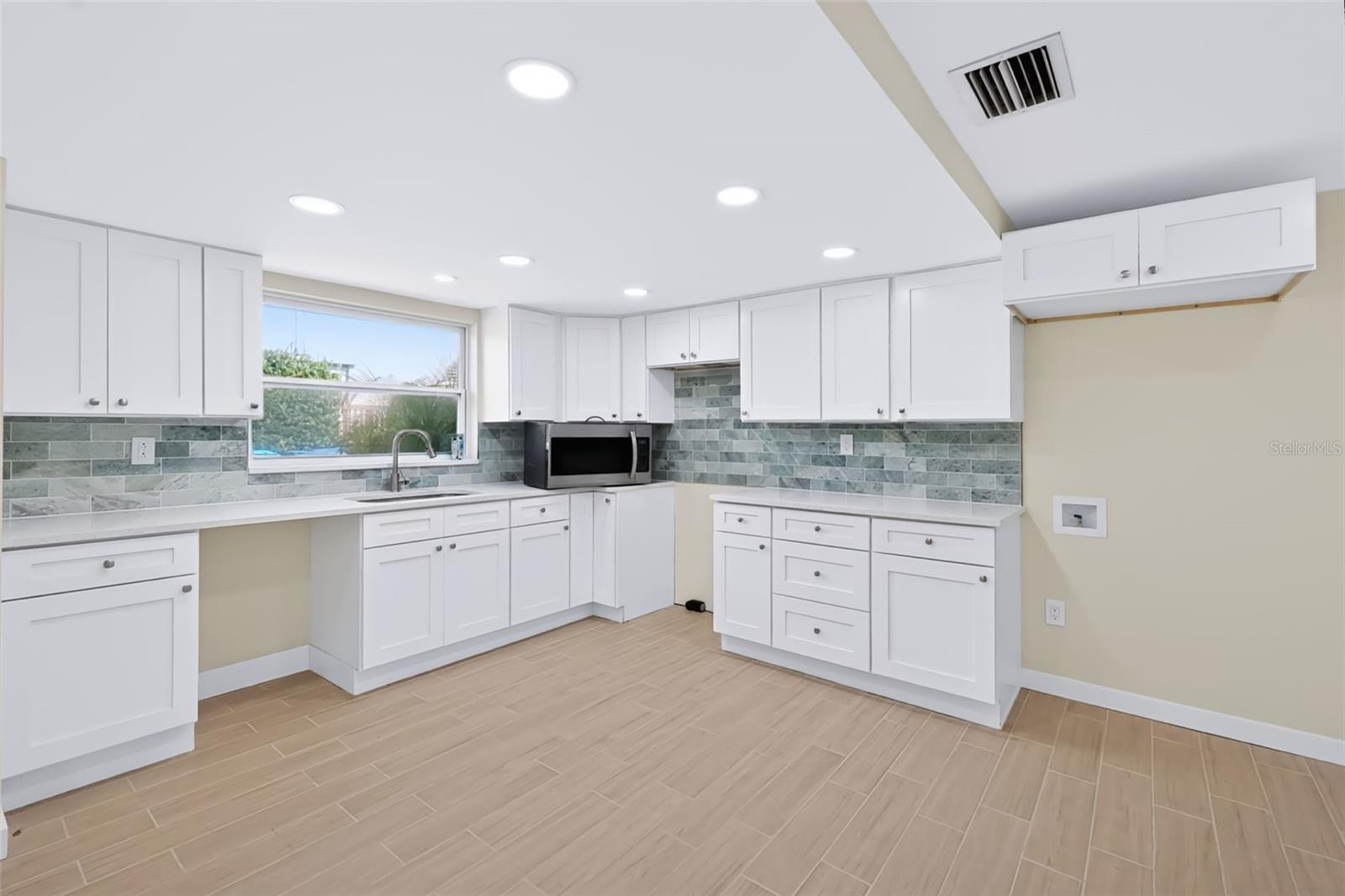 2123 BAYOU DR — photo 32