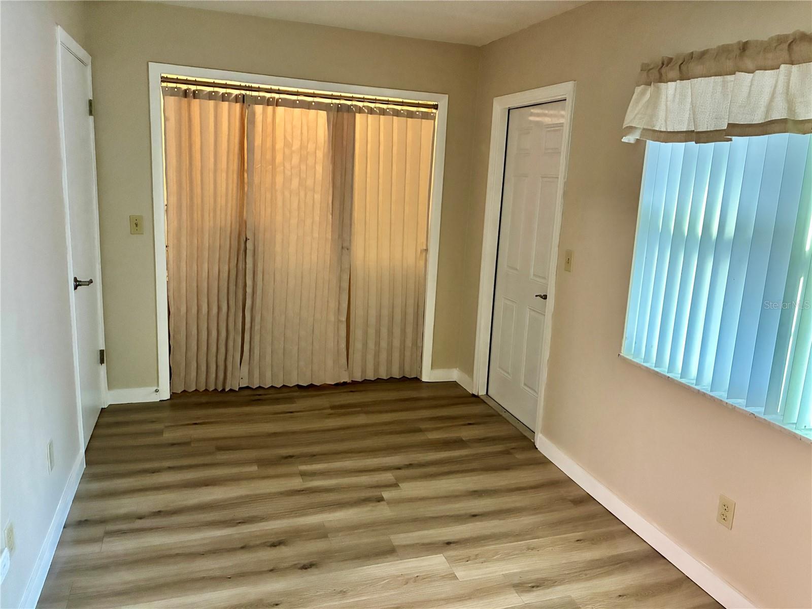 889 SKY LOCH DR S — photo 21