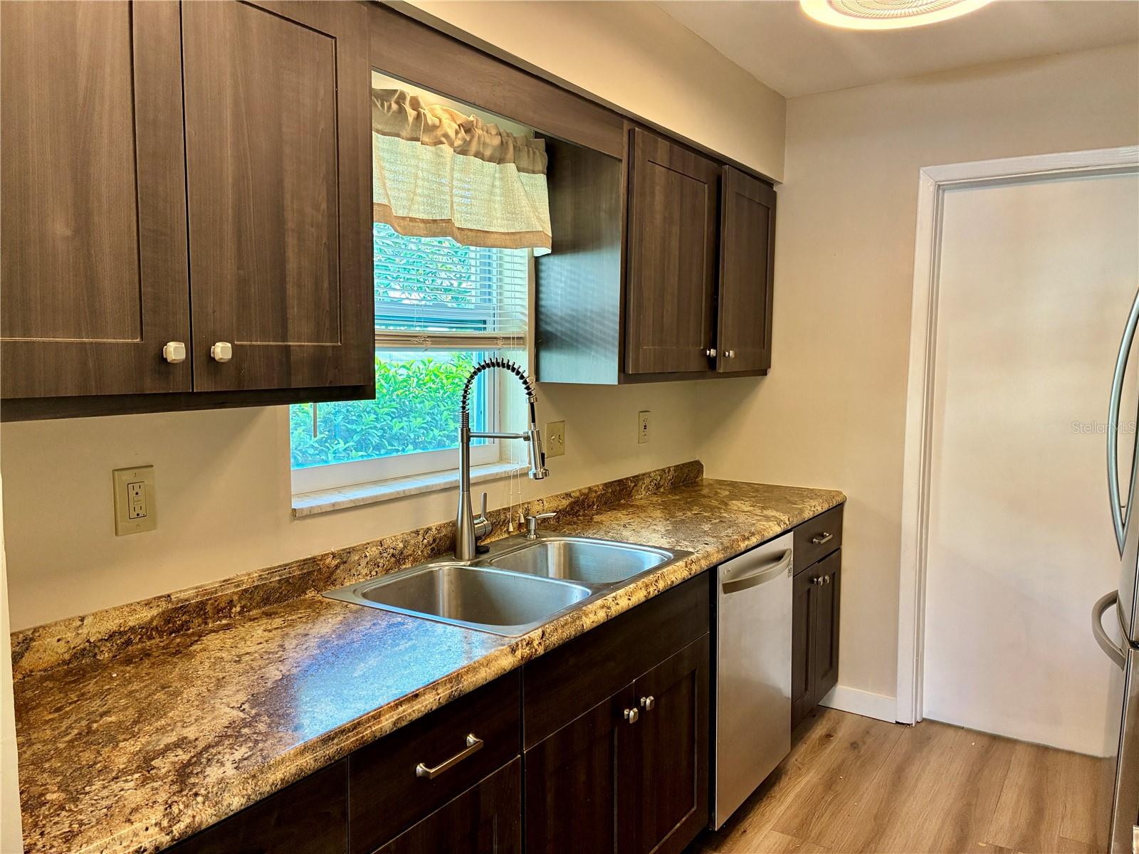 889 SKY LOCH DR S — photo 8