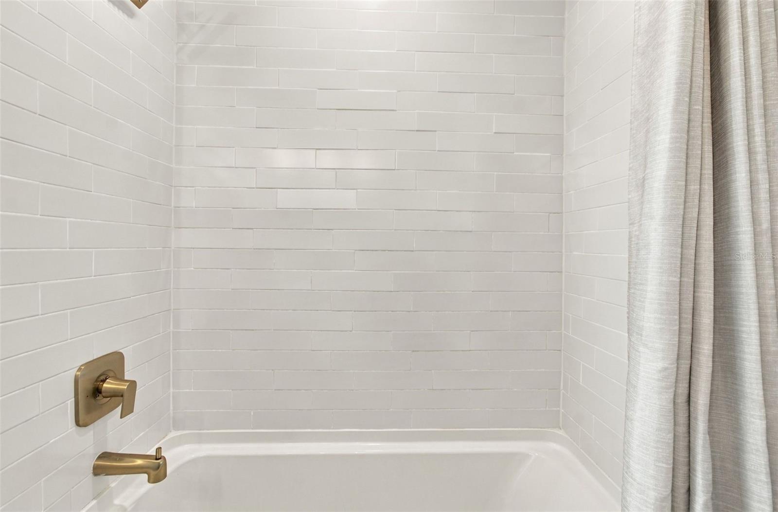 5426 VENETIAN BLVD NE — photo 70