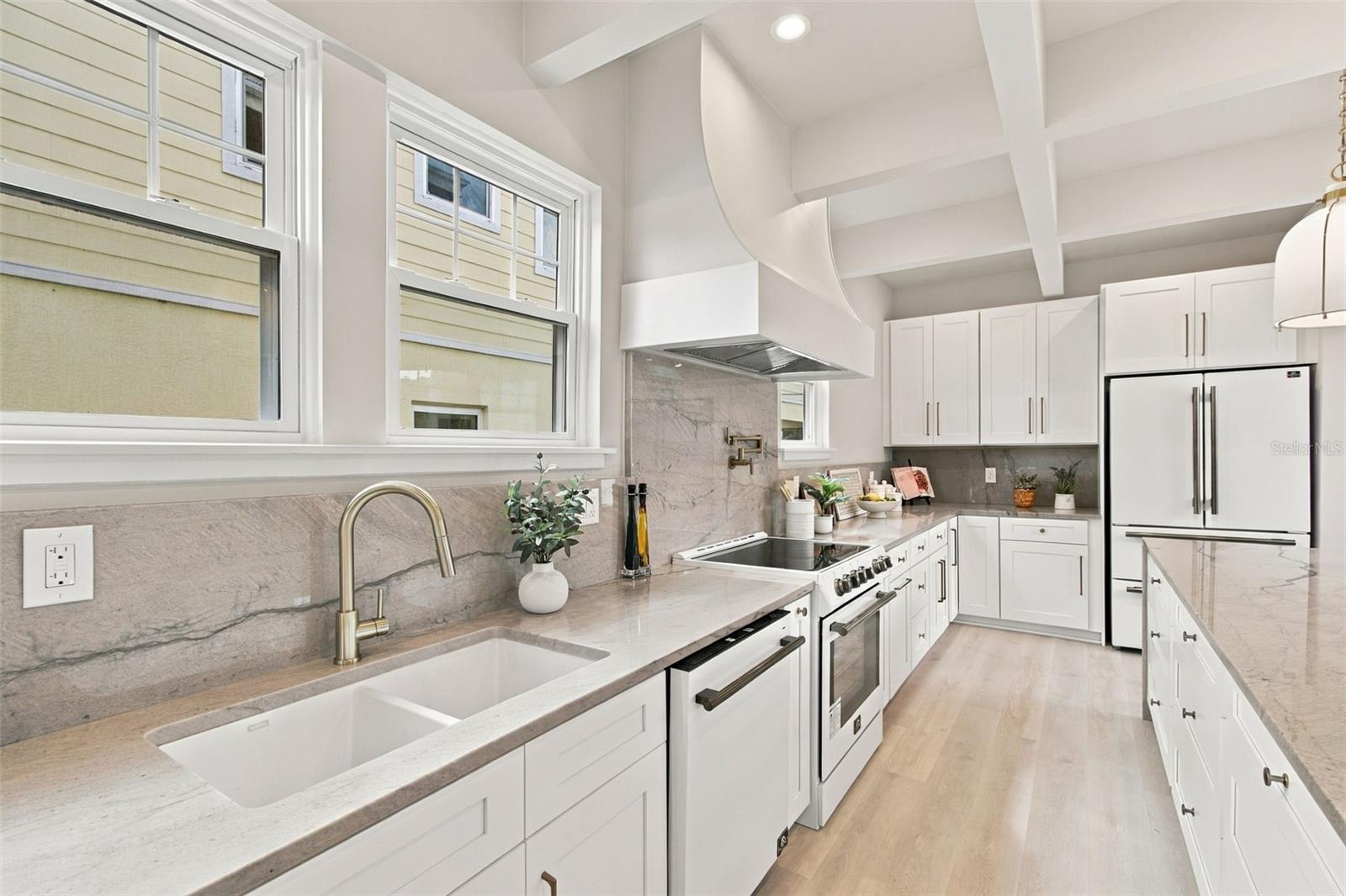 5426 VENETIAN BLVD NE — photo 32