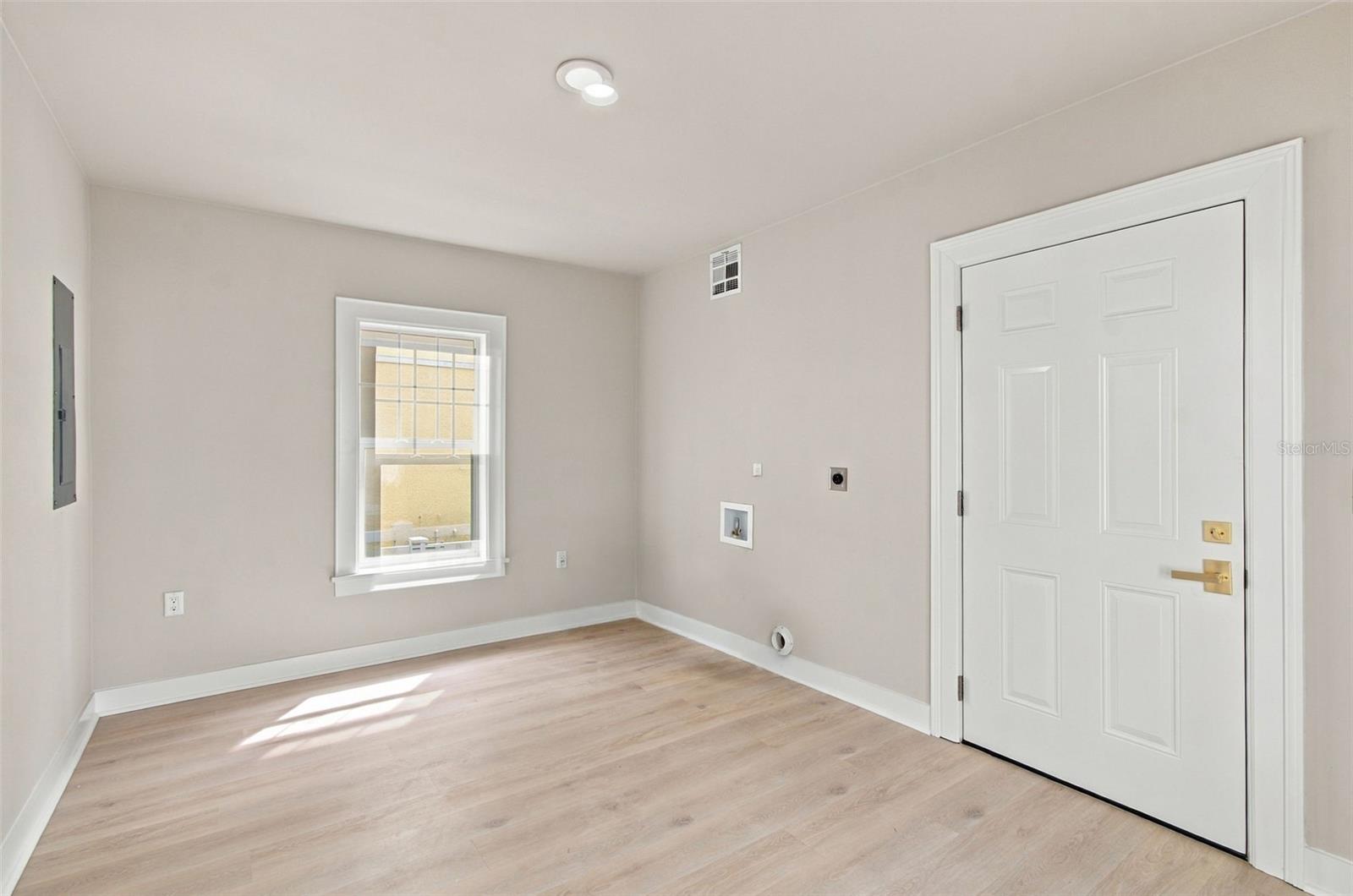 5426 VENETIAN BLVD NE — photo 40