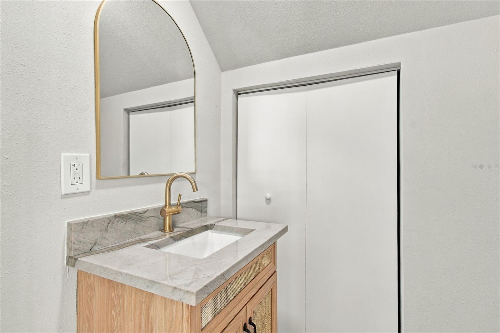 5426 VENETIAN BLVD NE — photo 24