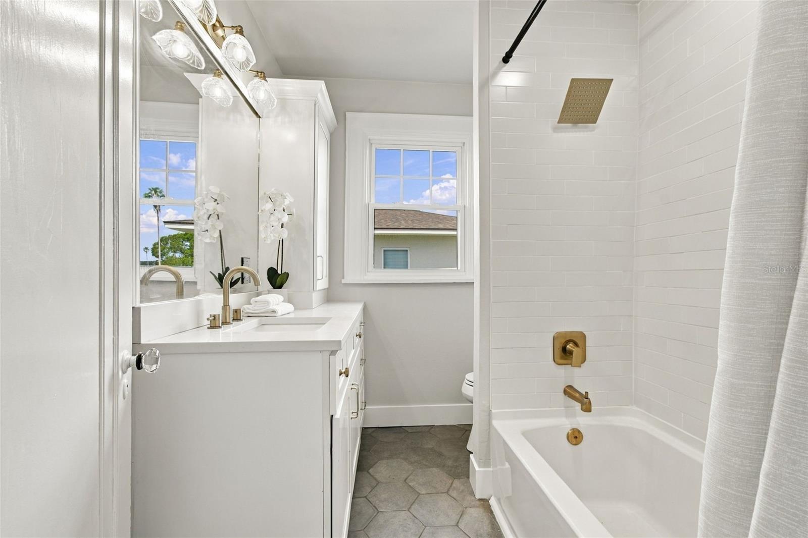 5426 VENETIAN BLVD NE — photo 67
