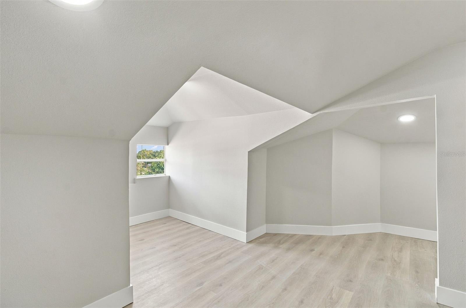 5426 VENETIAN BLVD NE — photo 59