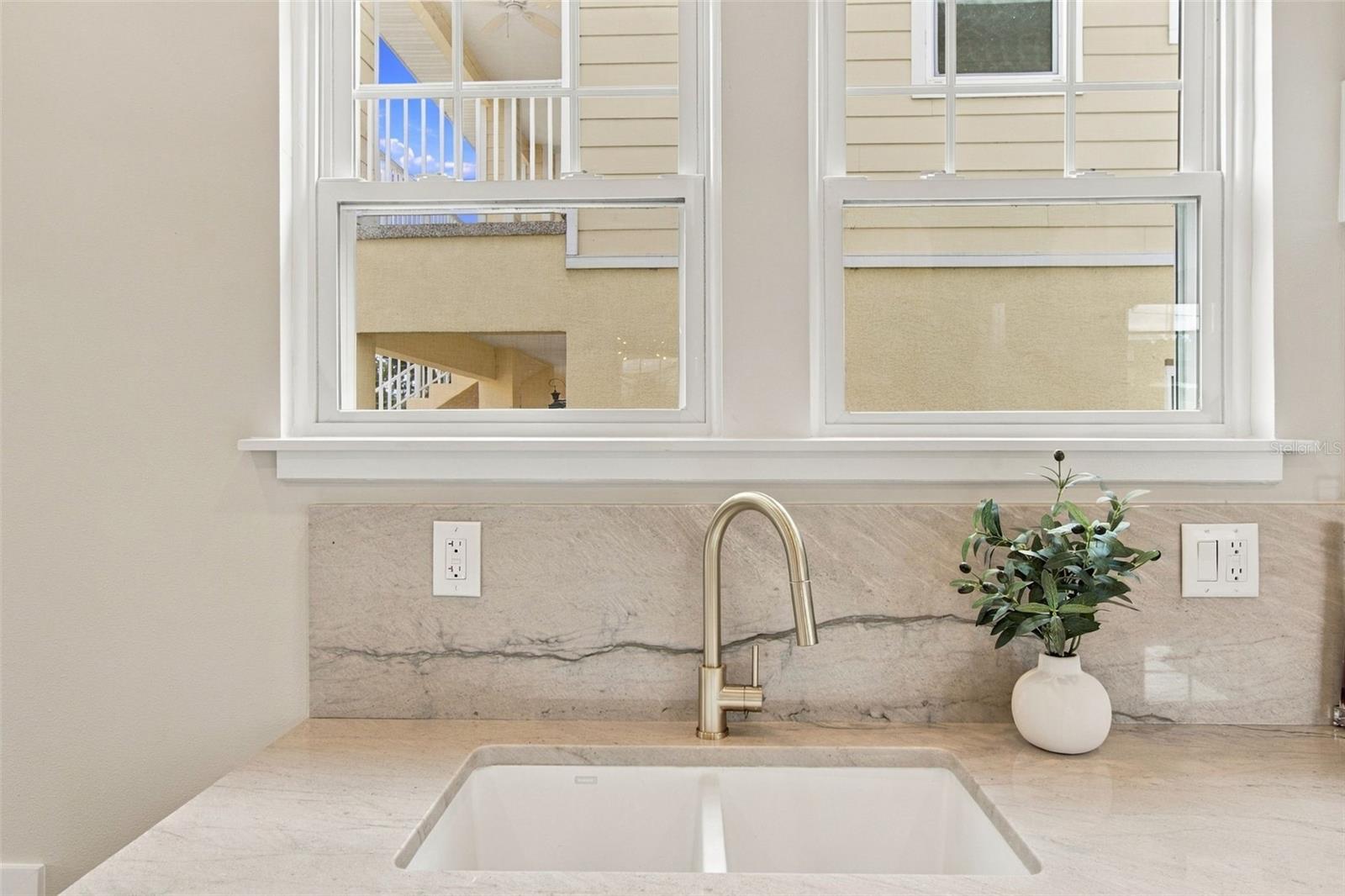 5426 VENETIAN BLVD NE — photo 33