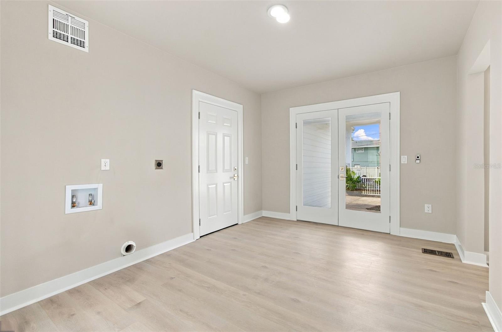 5426 VENETIAN BLVD NE — photo 42