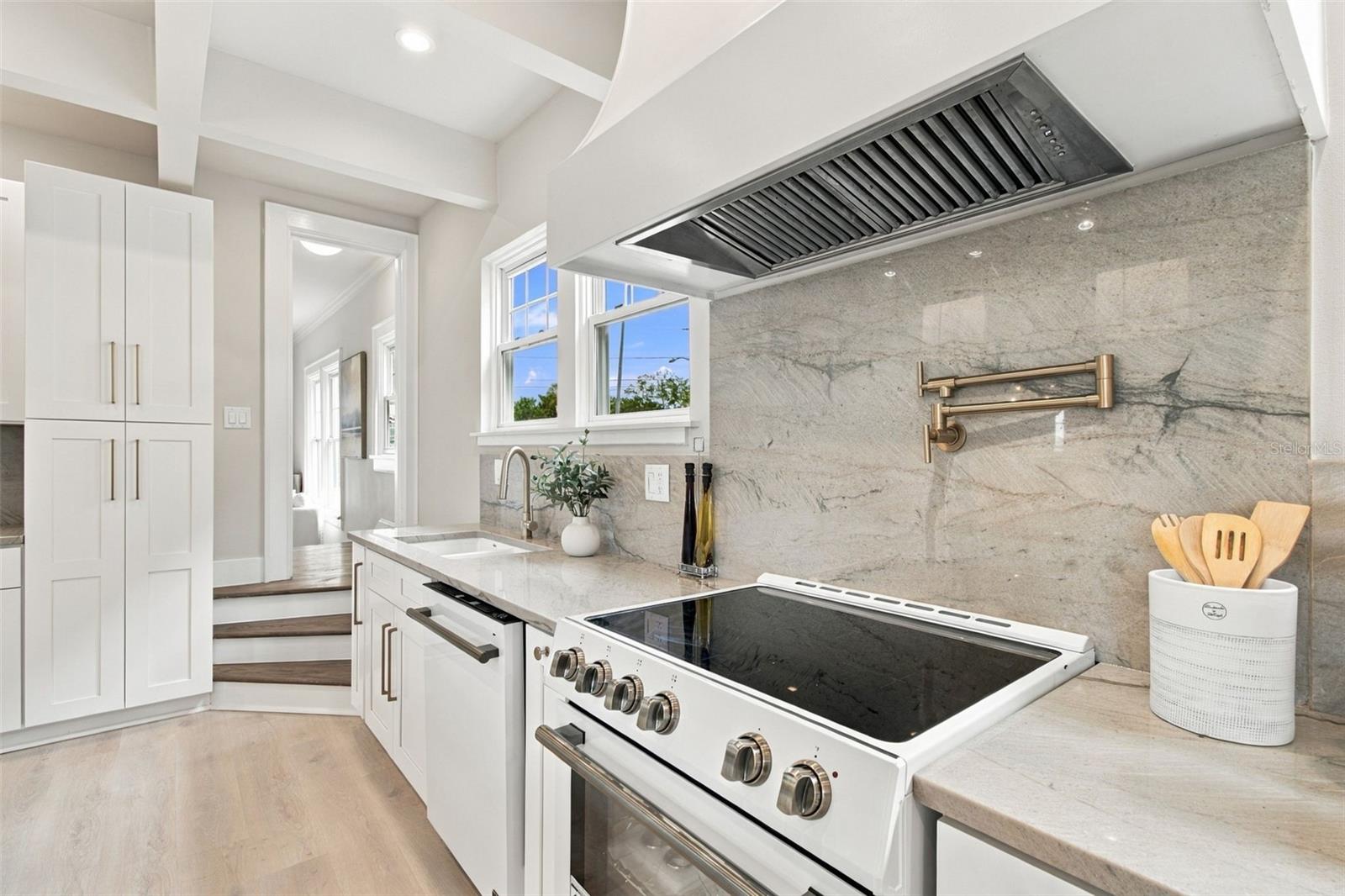5426 VENETIAN BLVD NE — photo 34