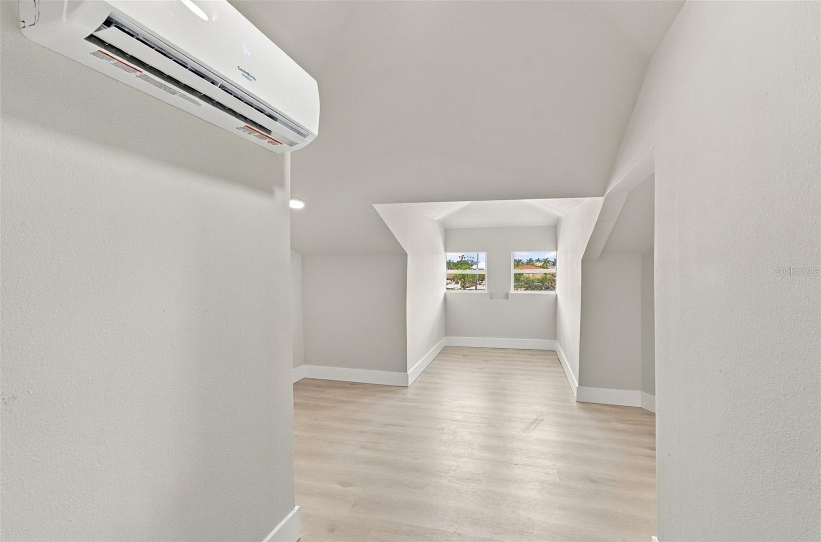 5426 VENETIAN BLVD NE — photo 58