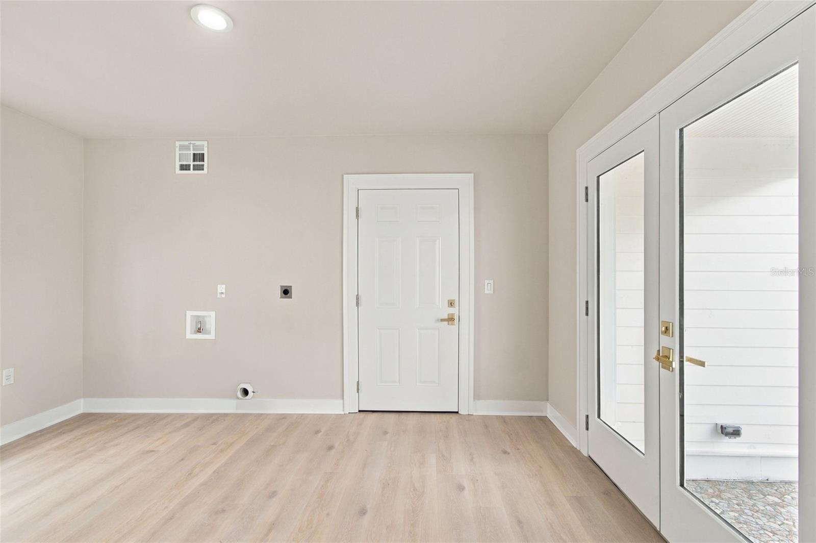 5426 VENETIAN BLVD NE — photo 39