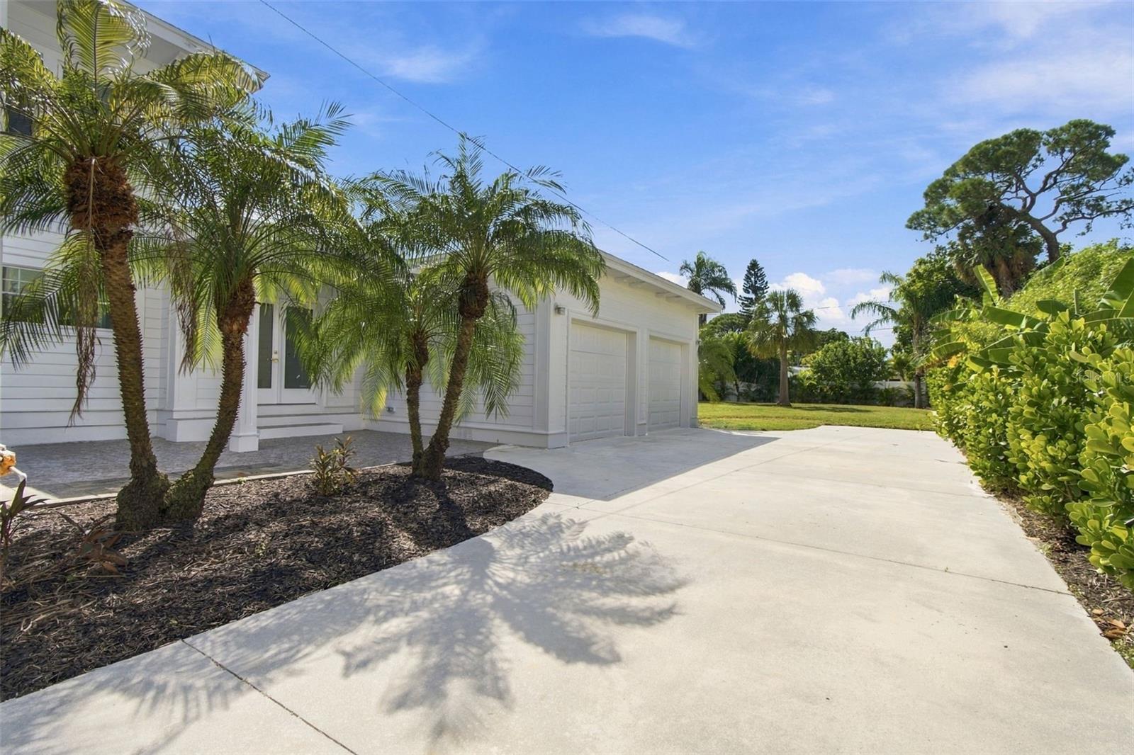 5426 VENETIAN BLVD NE — photo 81
