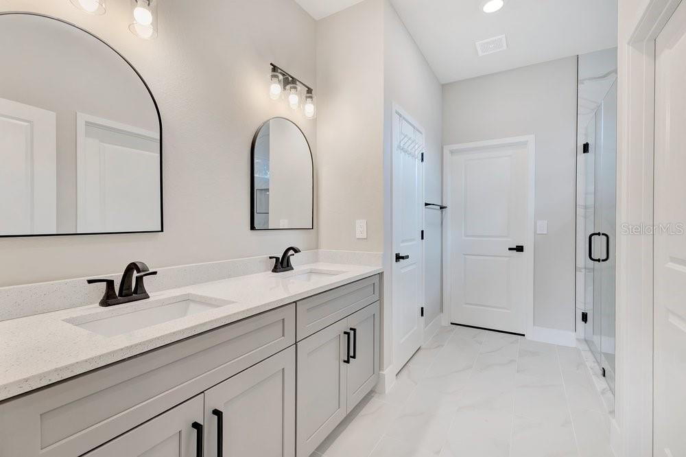 2203 W LOWRY AVE — photo 10