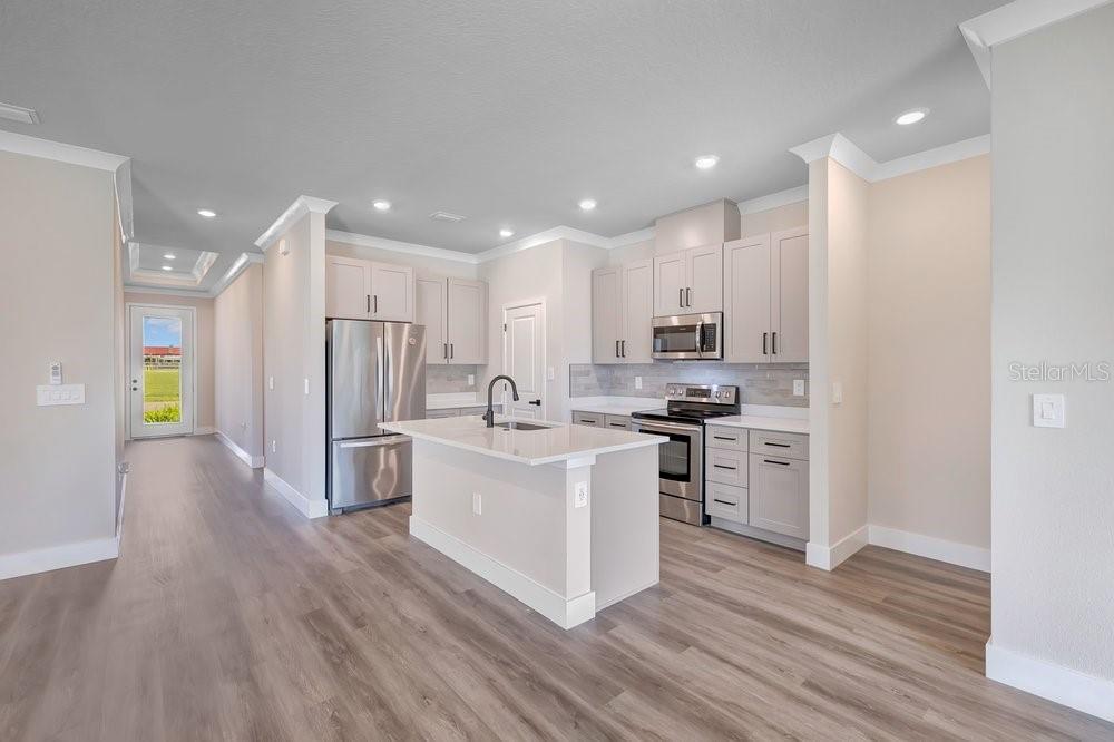 2203 W LOWRY AVE — photo 2