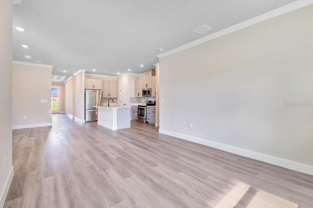 2203 W LOWRY AVE — photo 9
