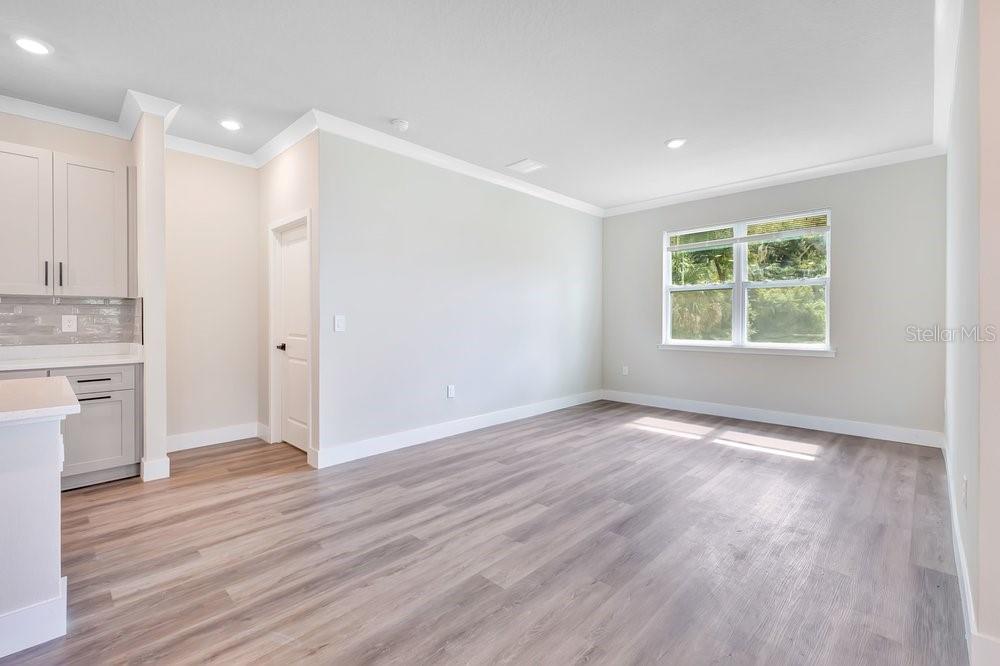 2203 W LOWRY AVE — photo 7