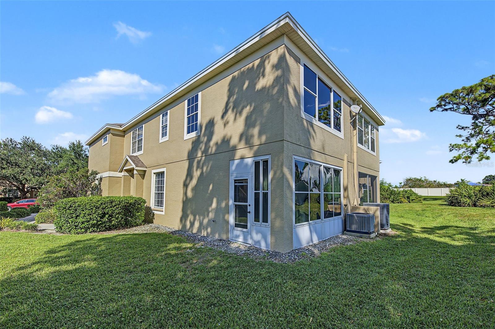2555 NEWBERN DR — photo 43