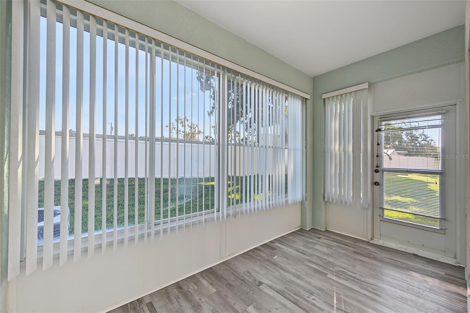 2555 NEWBERN DR — photo 21