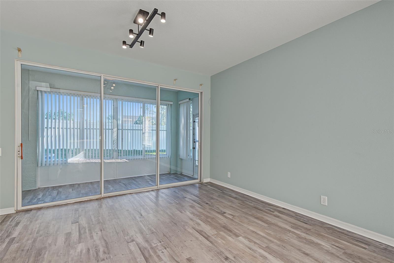 2555 NEWBERN DR — photo 17