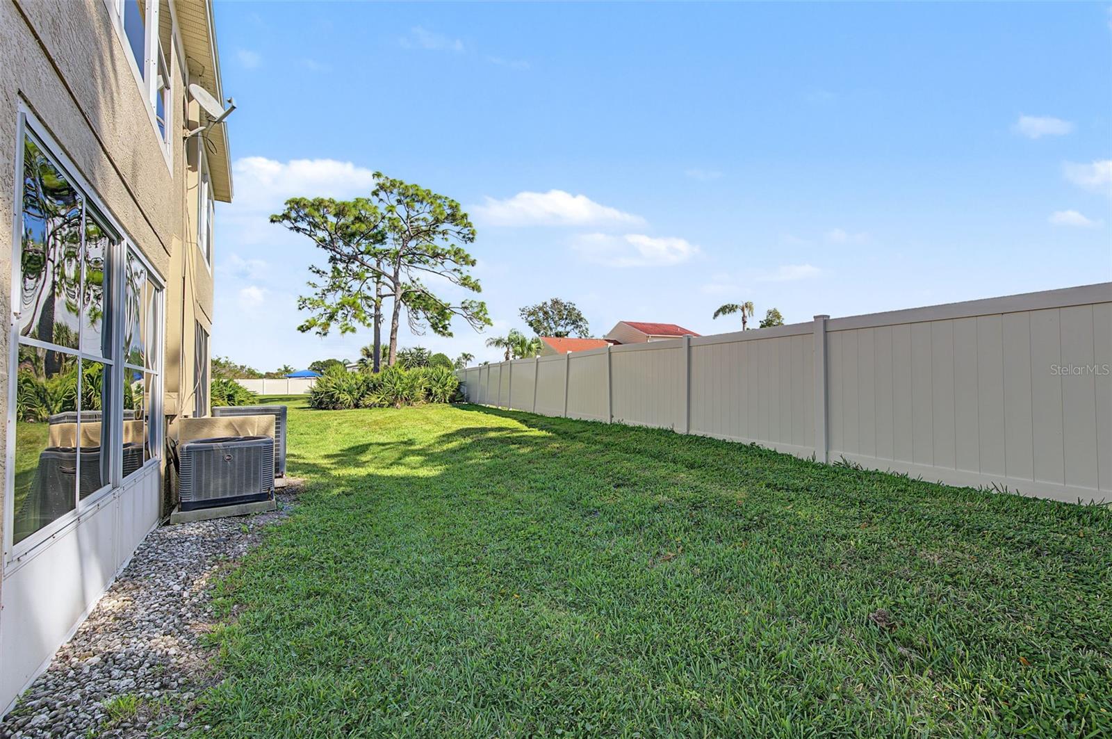 2555 NEWBERN DR — photo 40