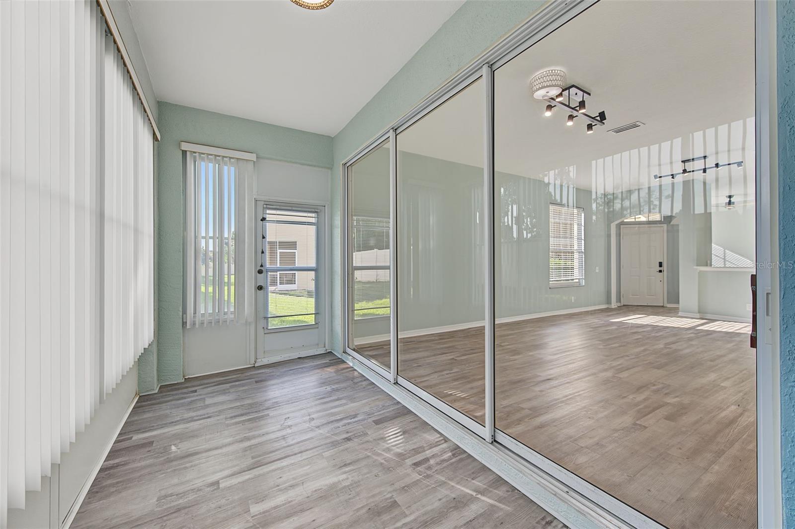 2555 NEWBERN DR — photo 18