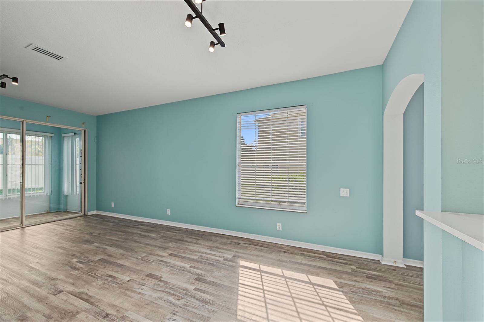 2555 NEWBERN DR — photo 15
