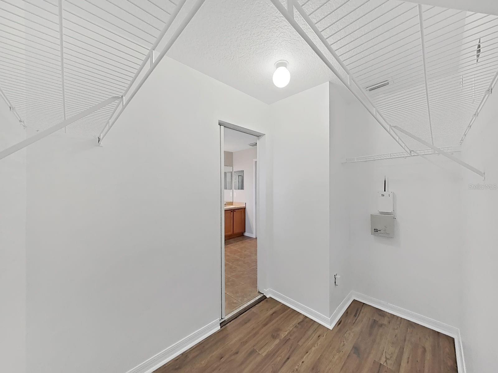 8427 CARRIAGE POINTE DR — photo 41
