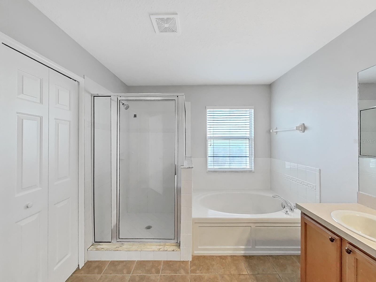 8427 CARRIAGE POINTE DR — photo 40