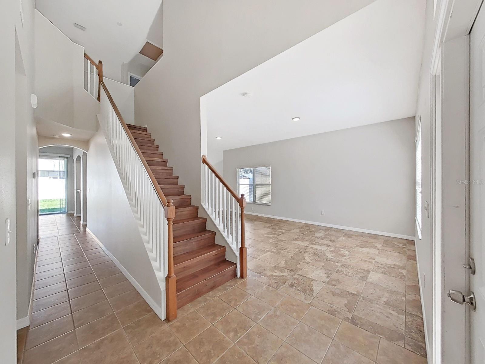 8427 CARRIAGE POINTE DR — photo 4