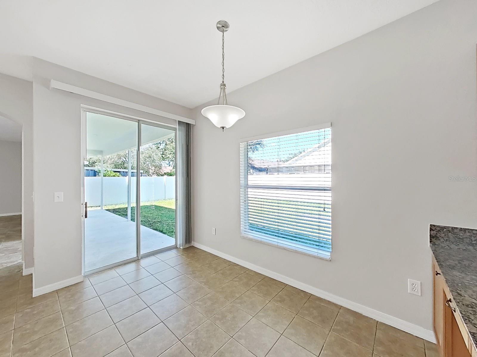 8427 CARRIAGE POINTE DR — photo 17
