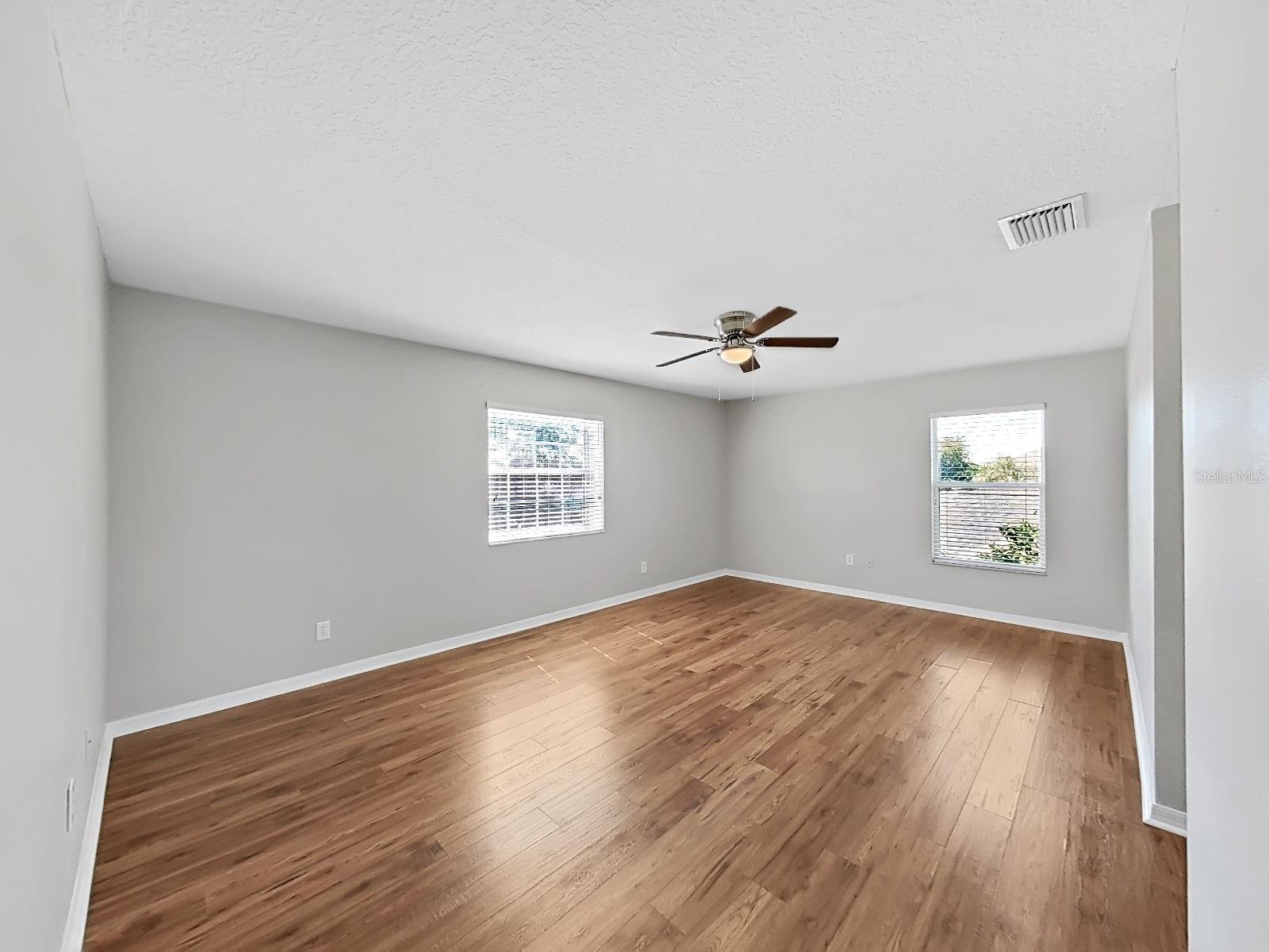 8427 CARRIAGE POINTE DR — photo 36