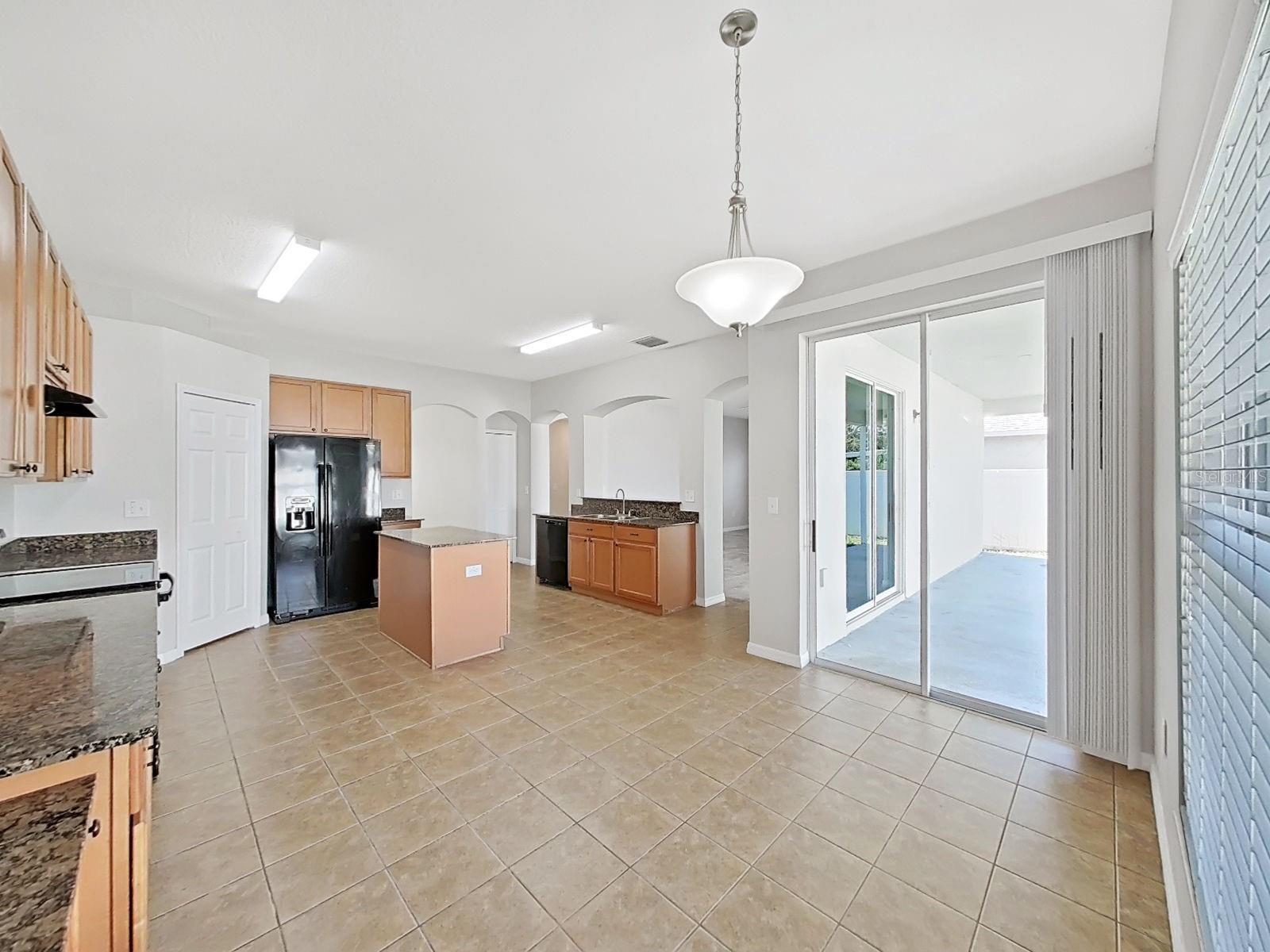 8427 CARRIAGE POINTE DR — photo 15