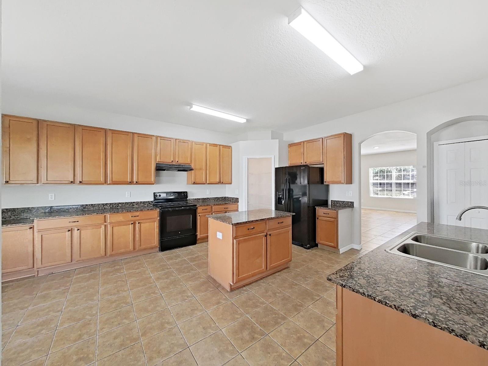 8427 CARRIAGE POINTE DR — photo 12