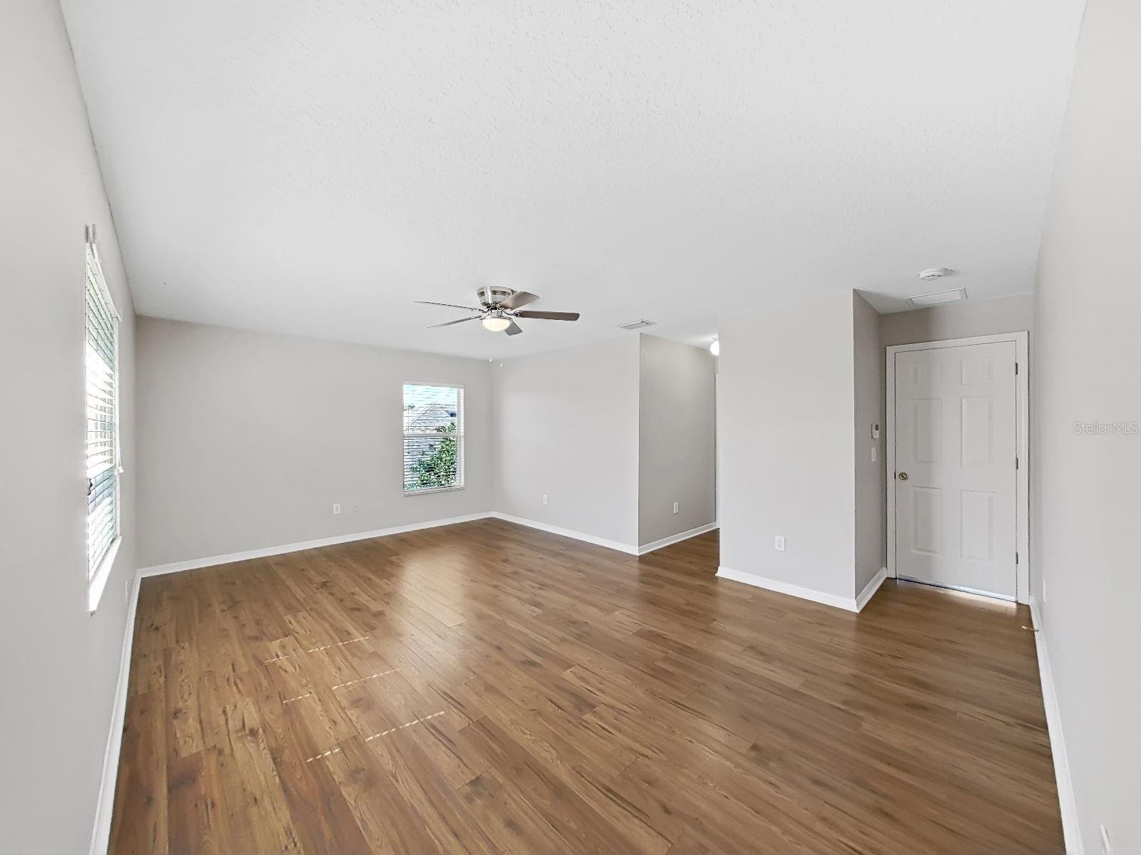 8427 CARRIAGE POINTE DR — photo 37