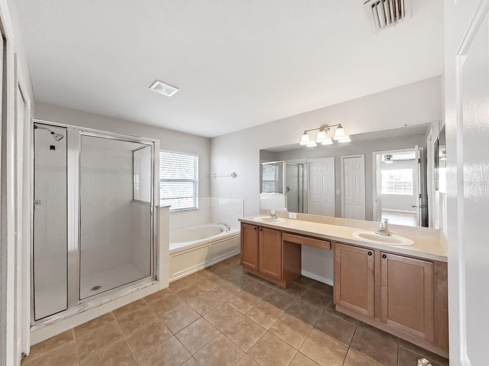 8427 CARRIAGE POINTE DR — photo 38