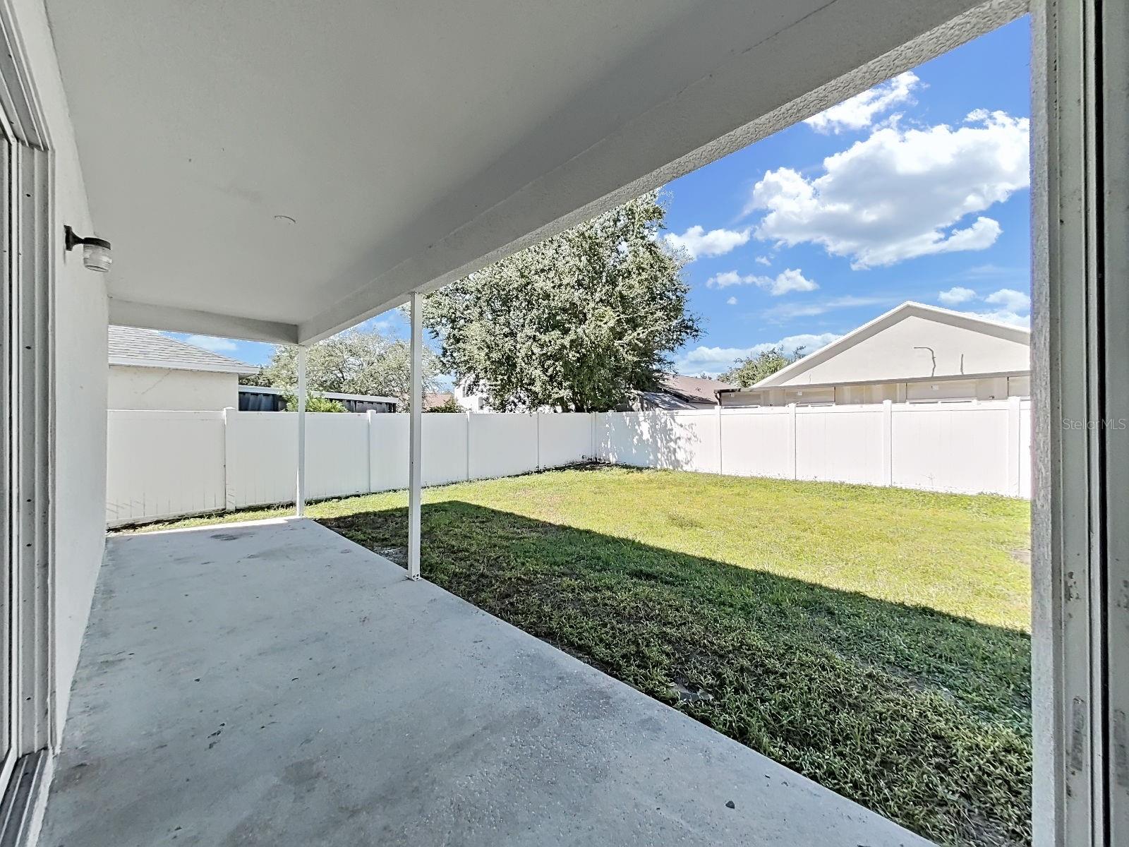 8427 CARRIAGE POINTE DR — photo 42