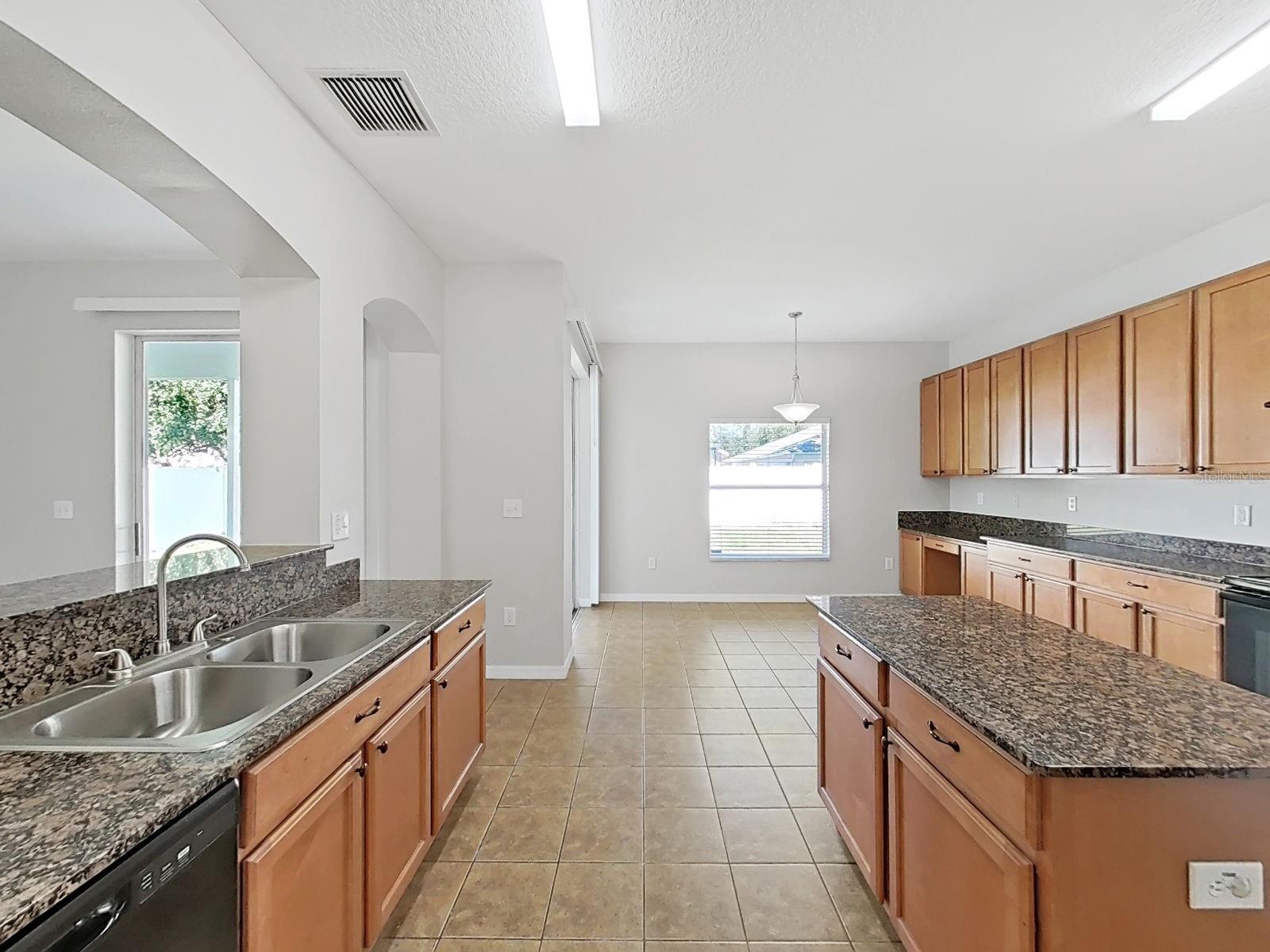 8427 CARRIAGE POINTE DR — photo 11
