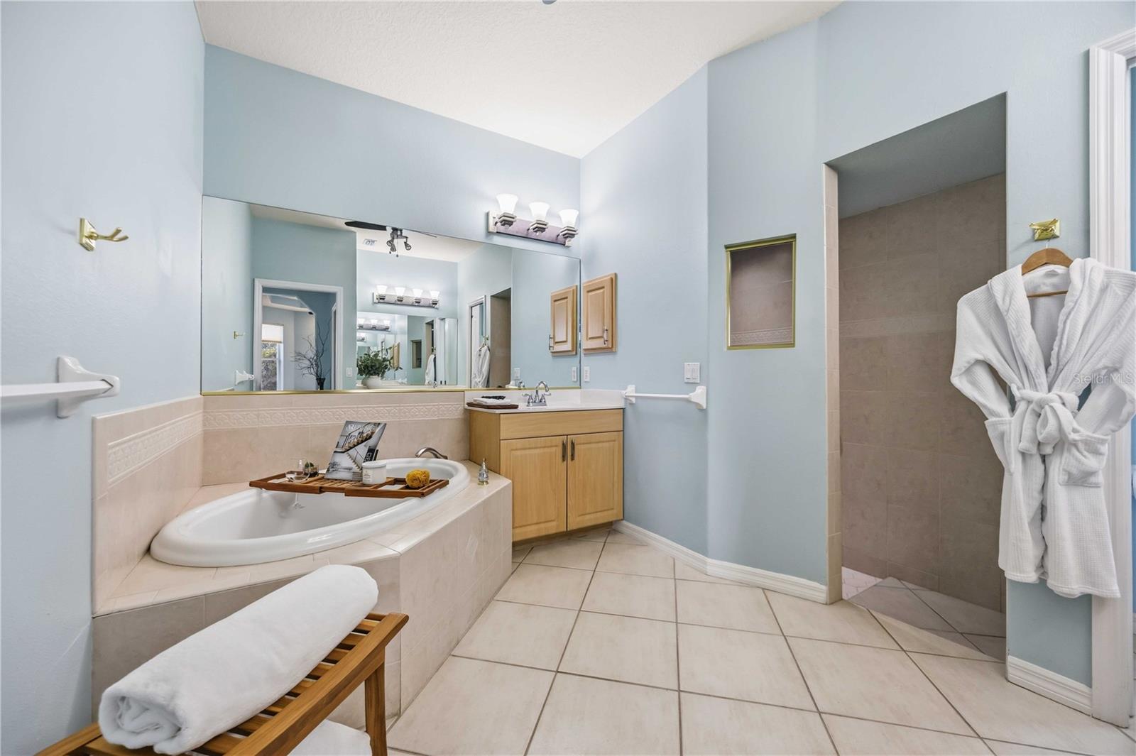3951 WHISPERING OAKS DR — photo 36