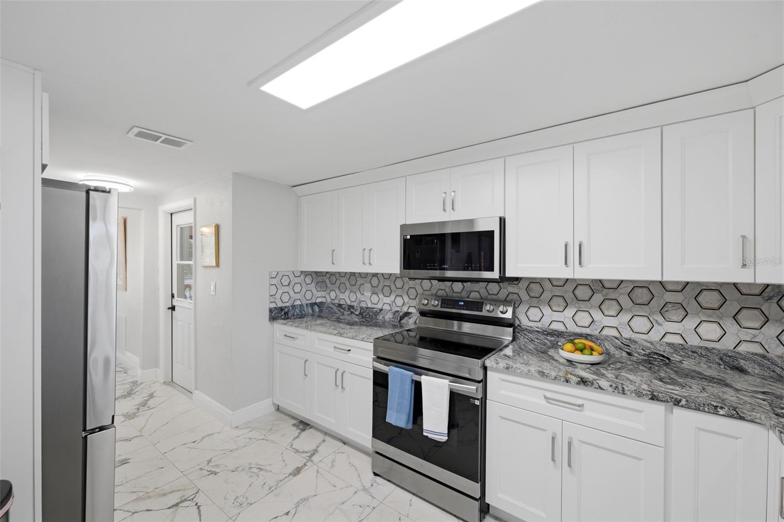 5513 BOWLINE BND — photo 10