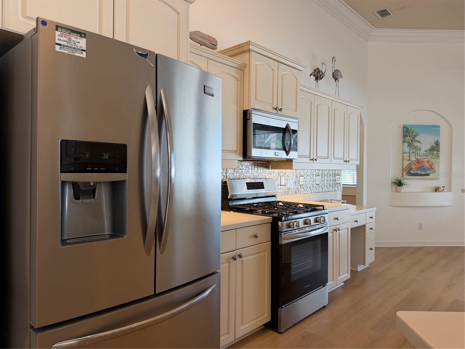 2311 OASIS DR — photo 6