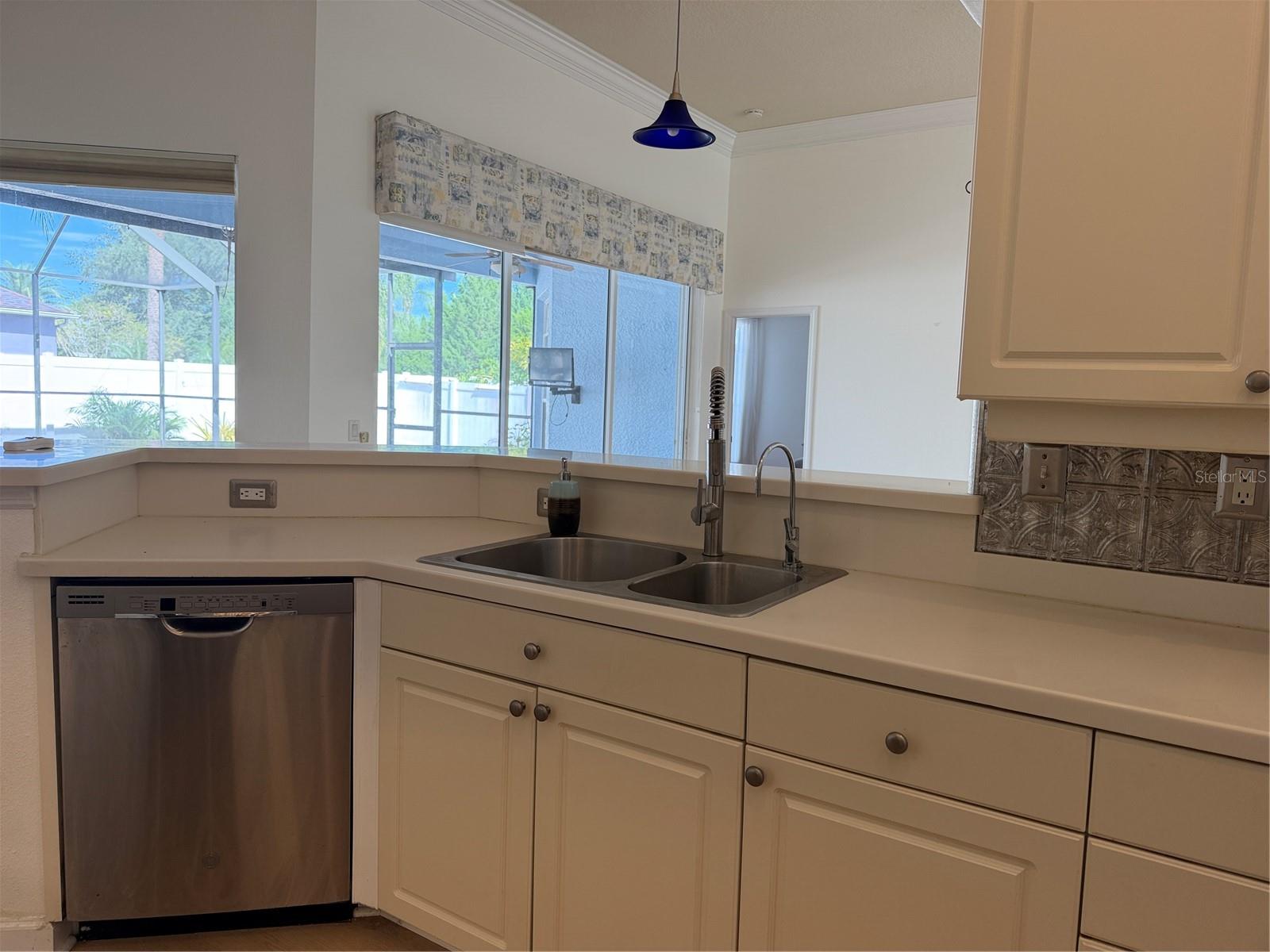 2311 OASIS DR — photo 14