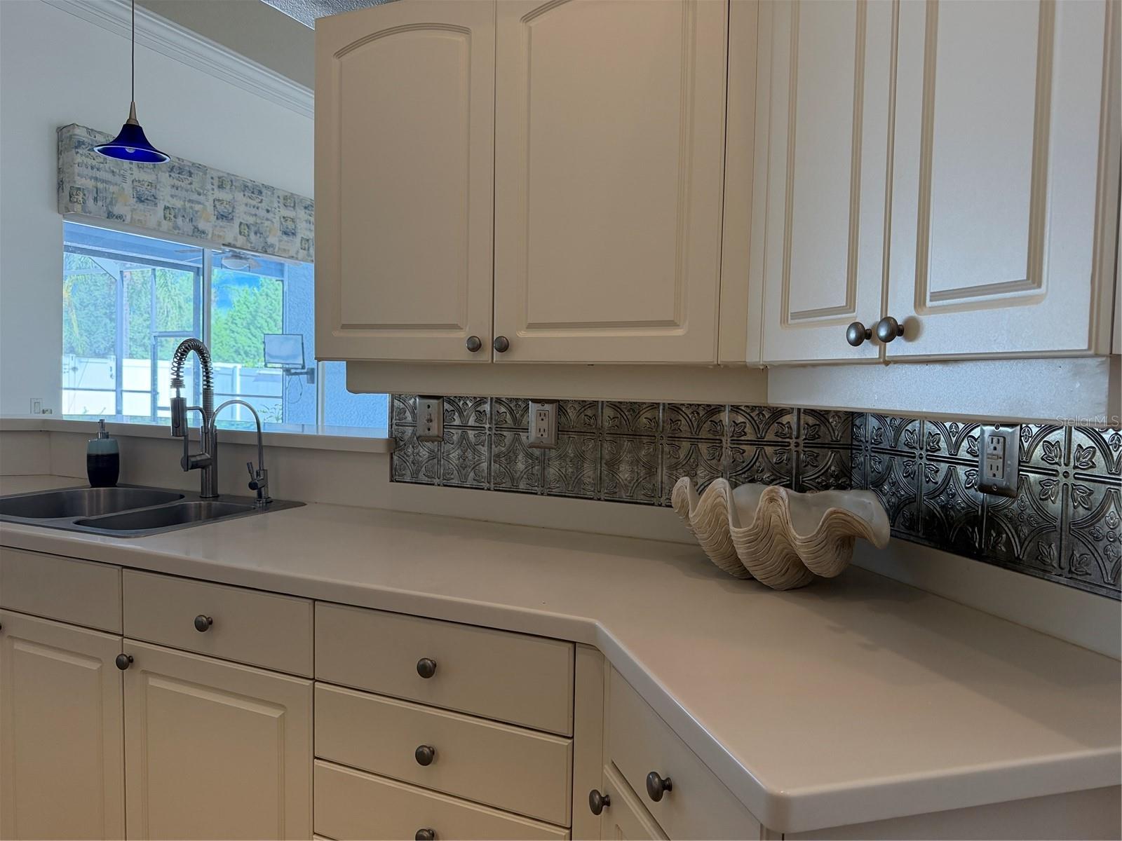 2311 OASIS DR — photo 13