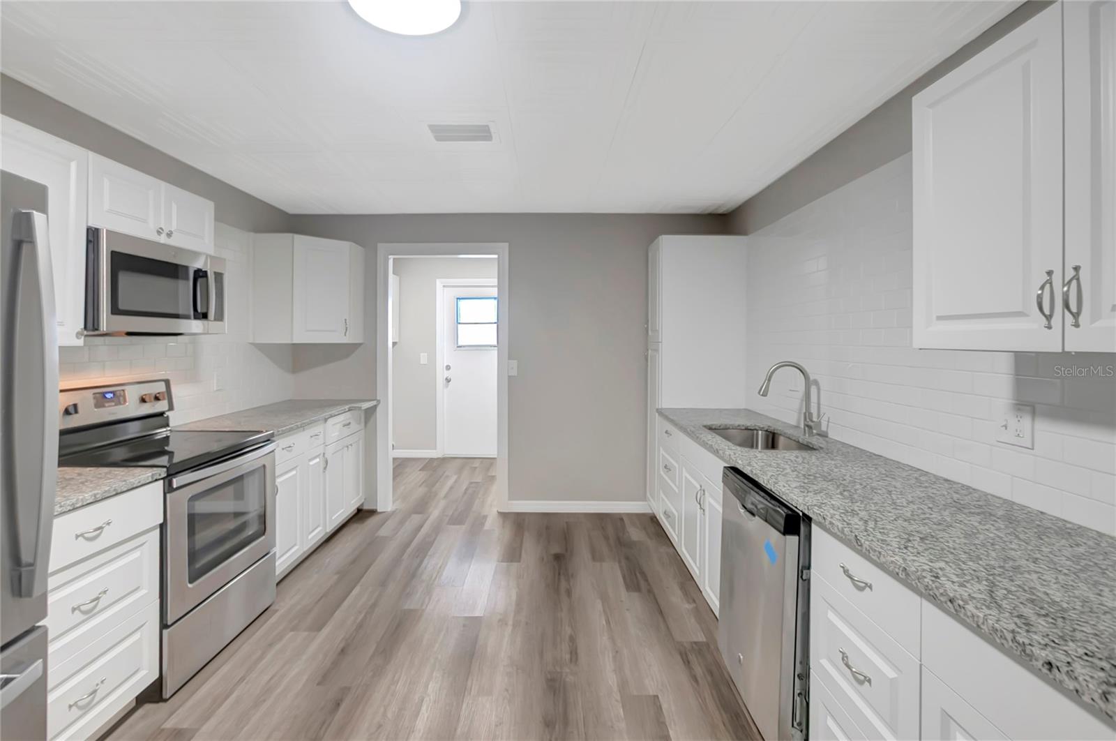 7403 FOXBLOOM DR — photo 18