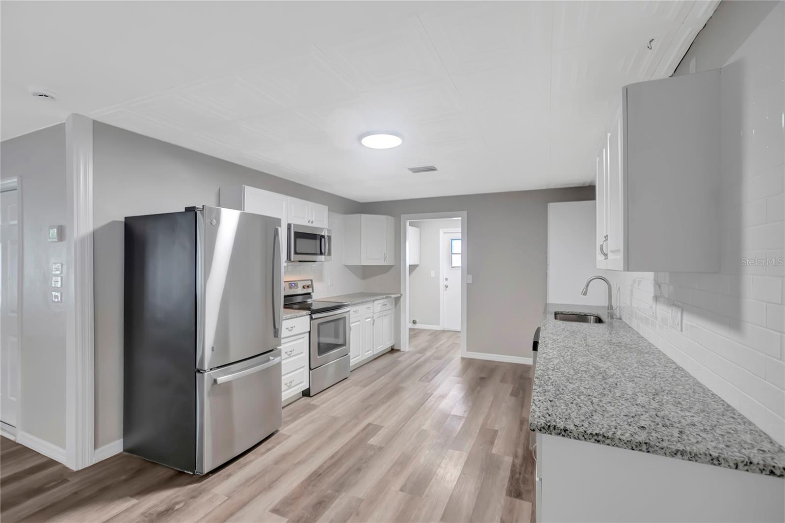 7403 FOXBLOOM DR — photo 17