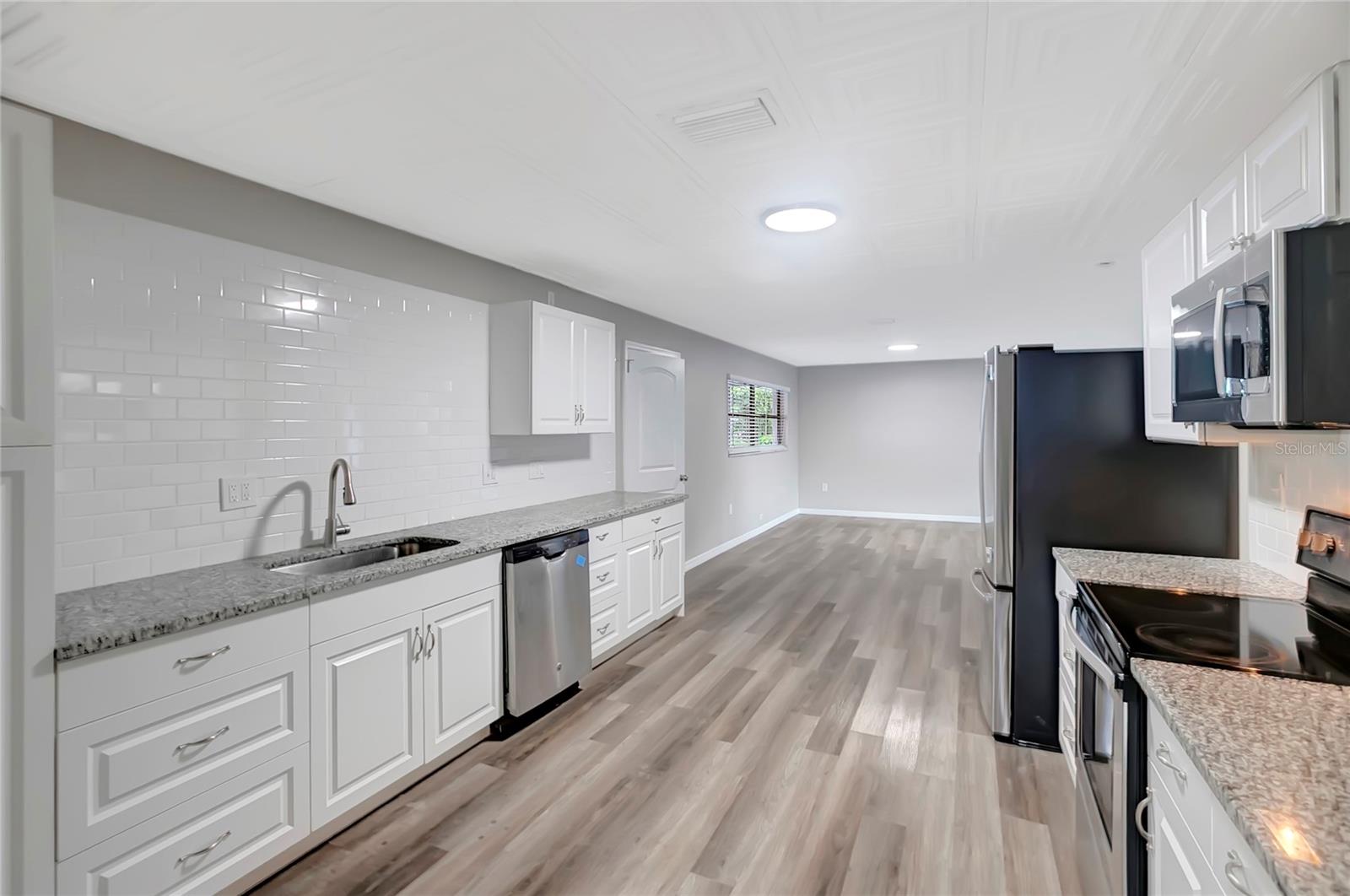 7403 FOXBLOOM DR — photo 22