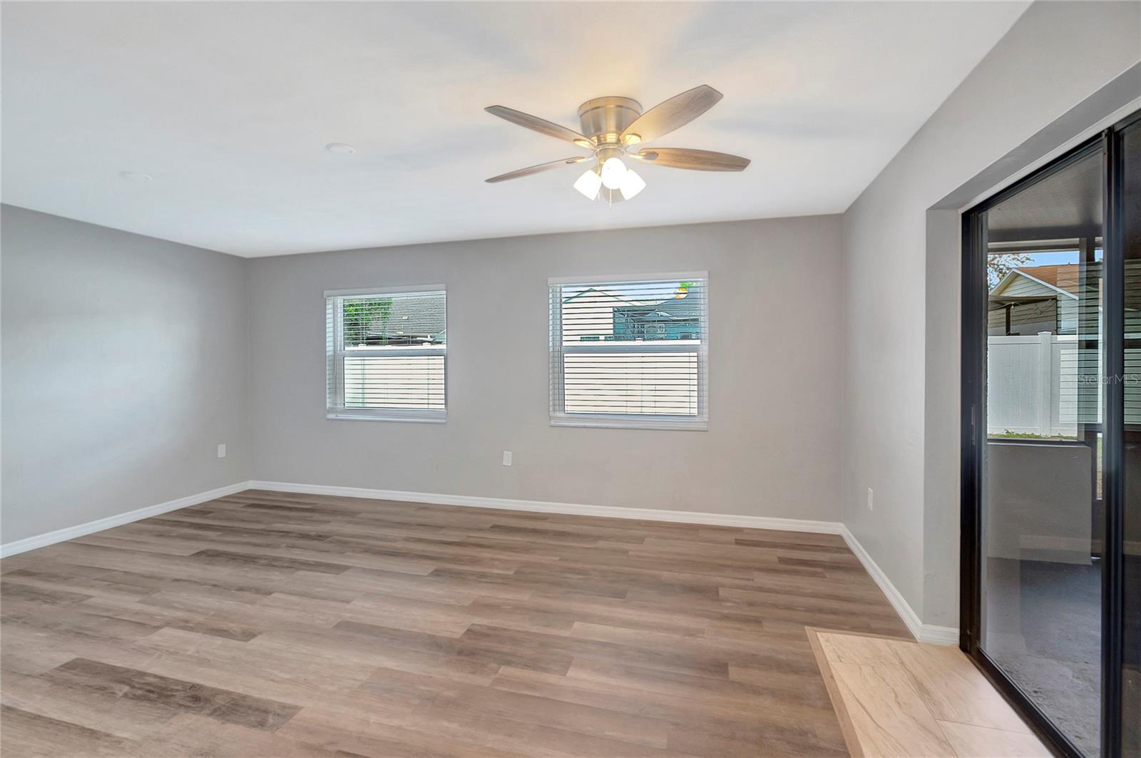 7403 FOXBLOOM DR — photo 32