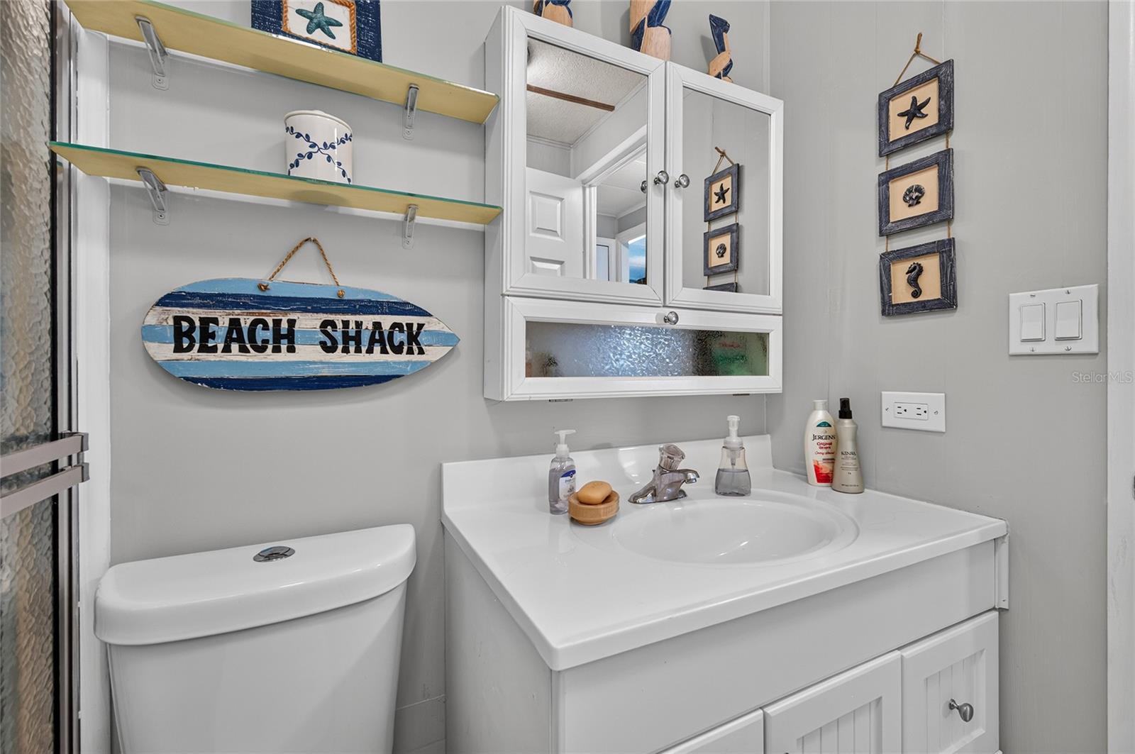 213 MANTUA DR — photo 38