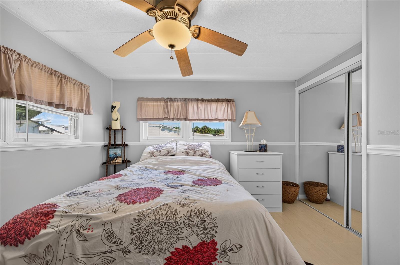 213 MANTUA DR — photo 33