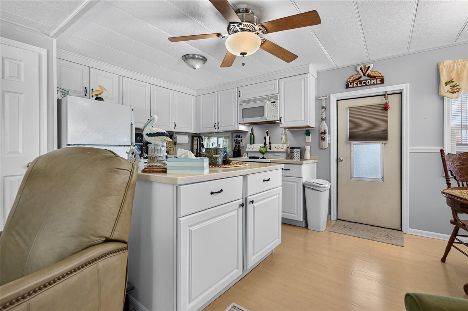 213 MANTUA DR — photo 15